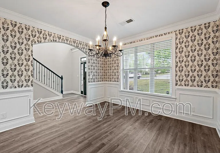 336 Amersham Way — Photo 4