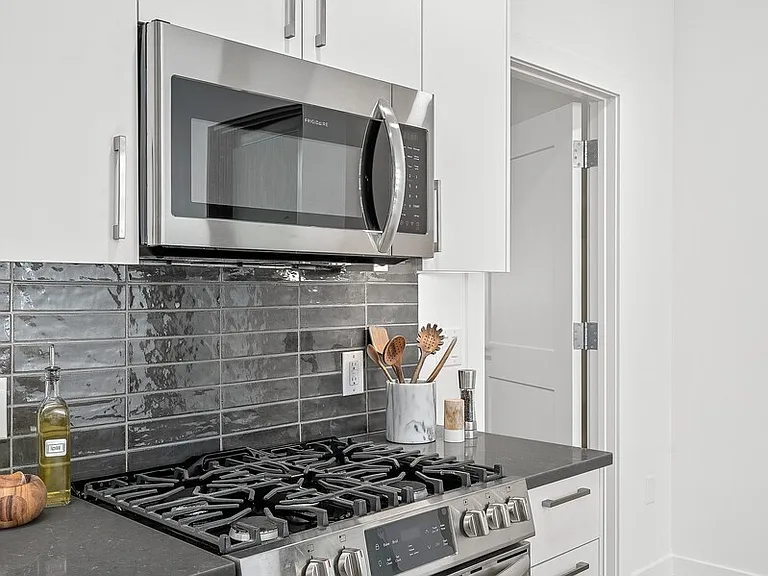 1212 Demonbreun St #1002 — Photo 32