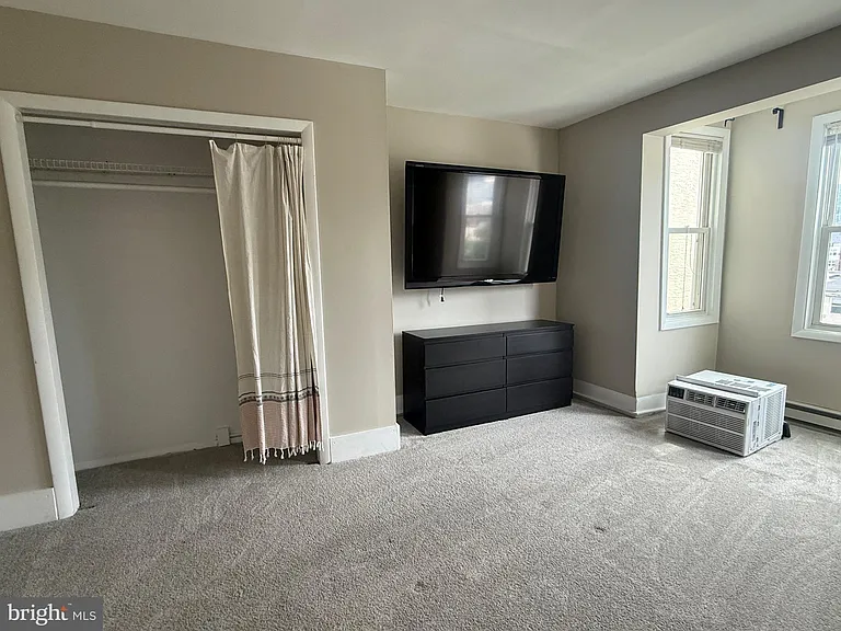 367 E Hector St — Photo 15