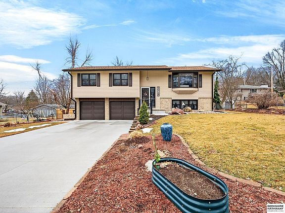 4th image of 7715 Manderson Cir