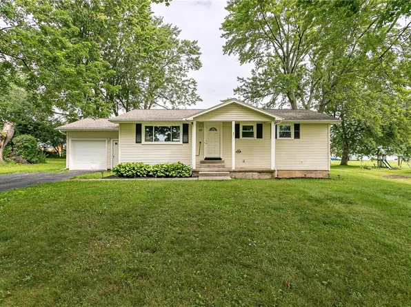 20 Friel Rd, Rochester, NY 14623