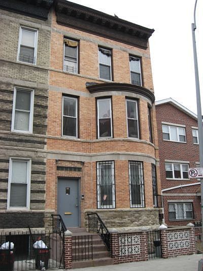 1st image of 211 Kosciuszko St