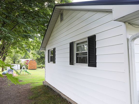 3rd image of 42 Hansonville Ln