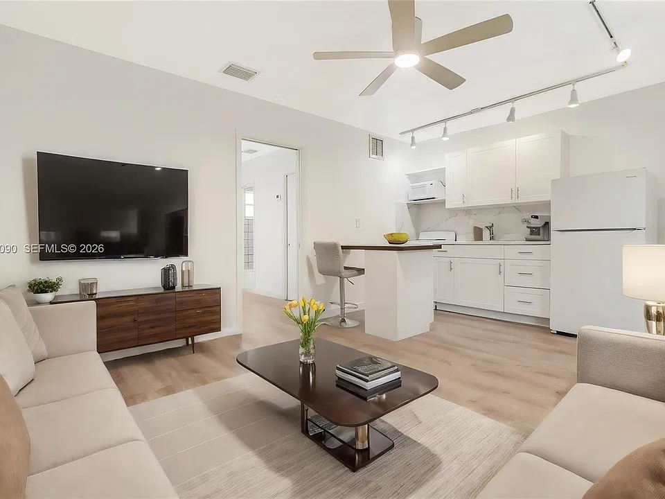 345 Michigan Ave #11