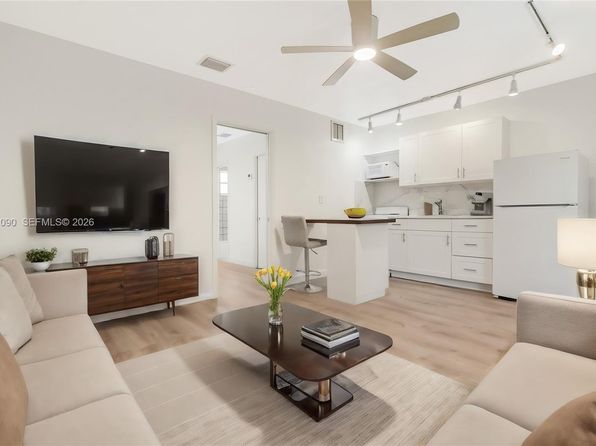 345 Michigan Ave APT 11