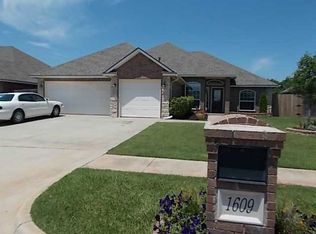 1609 Mead Ln, Moore, OK 73170