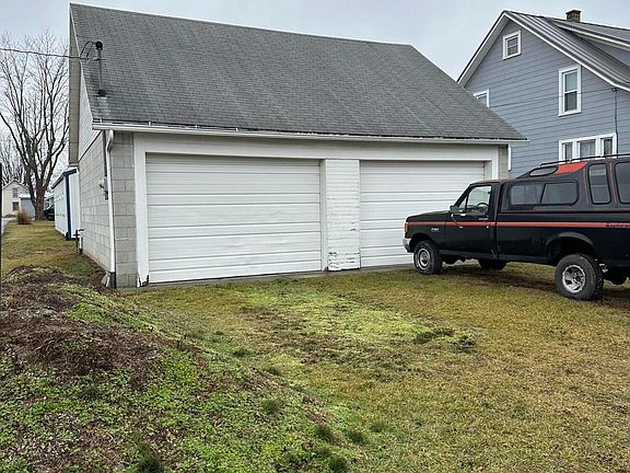 3rd image of 120 Railroad St