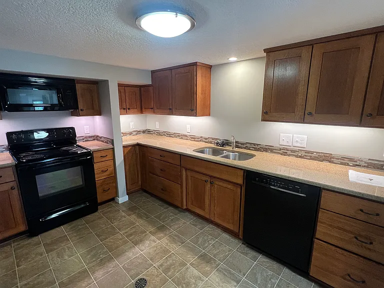 136 14th St NE — Photo 27