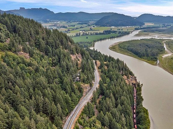 4th image of 3333 Lougheed Hwy