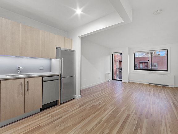 5th image of 101 W 15th St APT 617