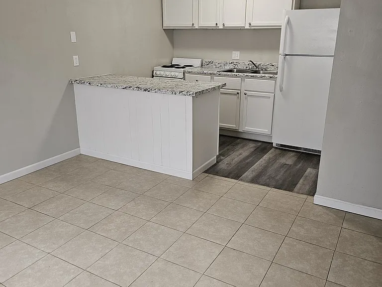 815 S Emporia St #212 — Photo 3
