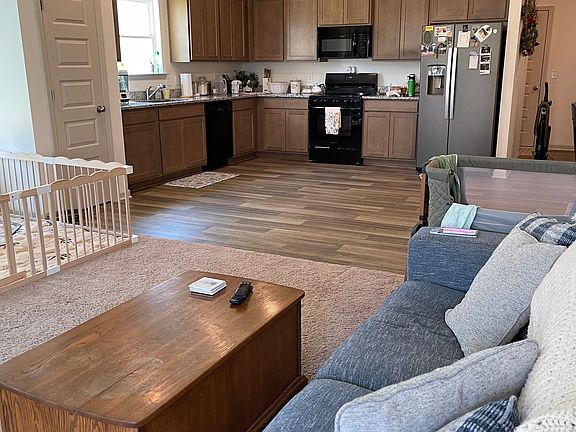 2nd image of 22 Bennett Way SE