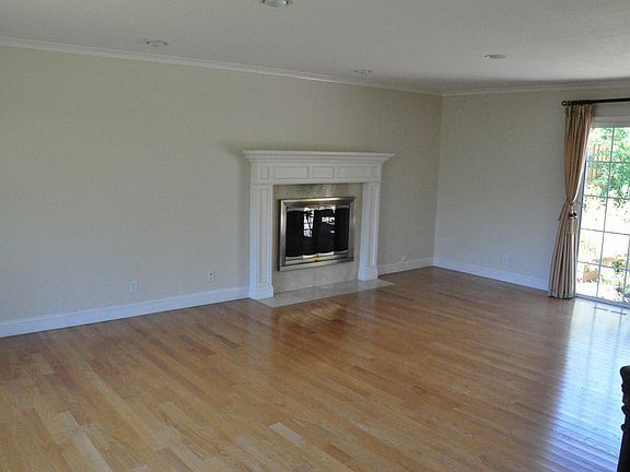 4th image of 13869 Lynde Ave