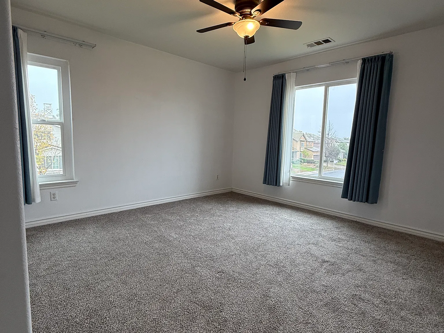 5 bed, $999 — Photo 2