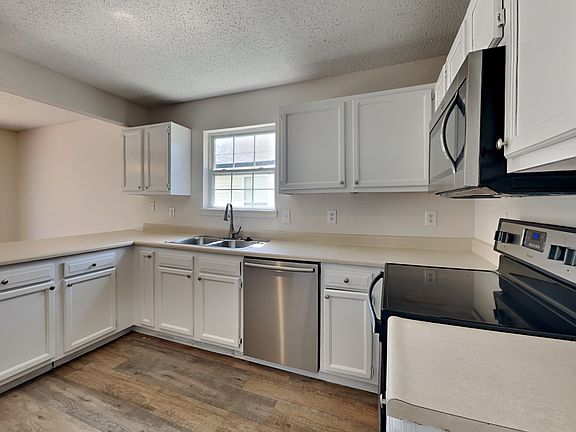 4th image of 3323 Blue Ash Ln