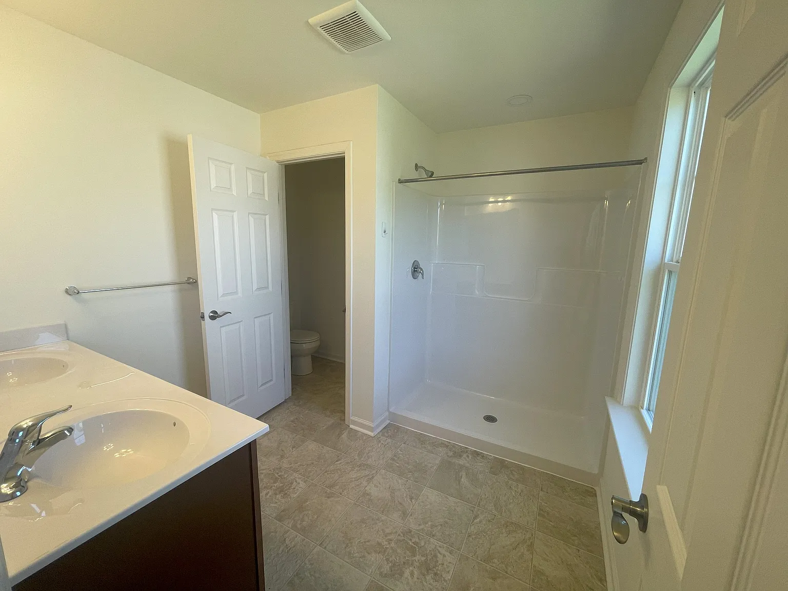 3 bed, 2.5 bath, 1793 sqft, $2,600 — Photo 3