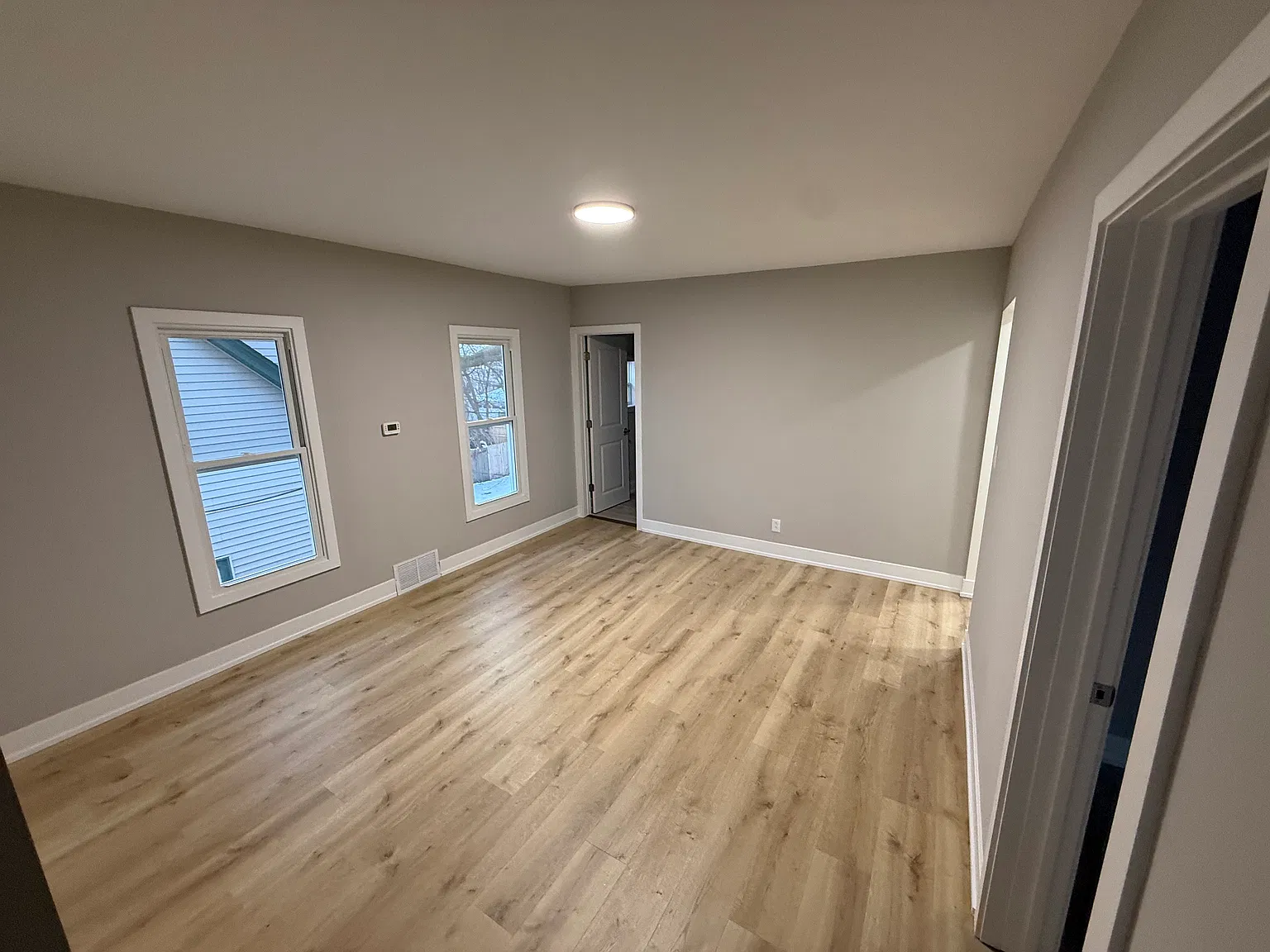 3 bed, 1250 sqft, $2,700 — Photo 3