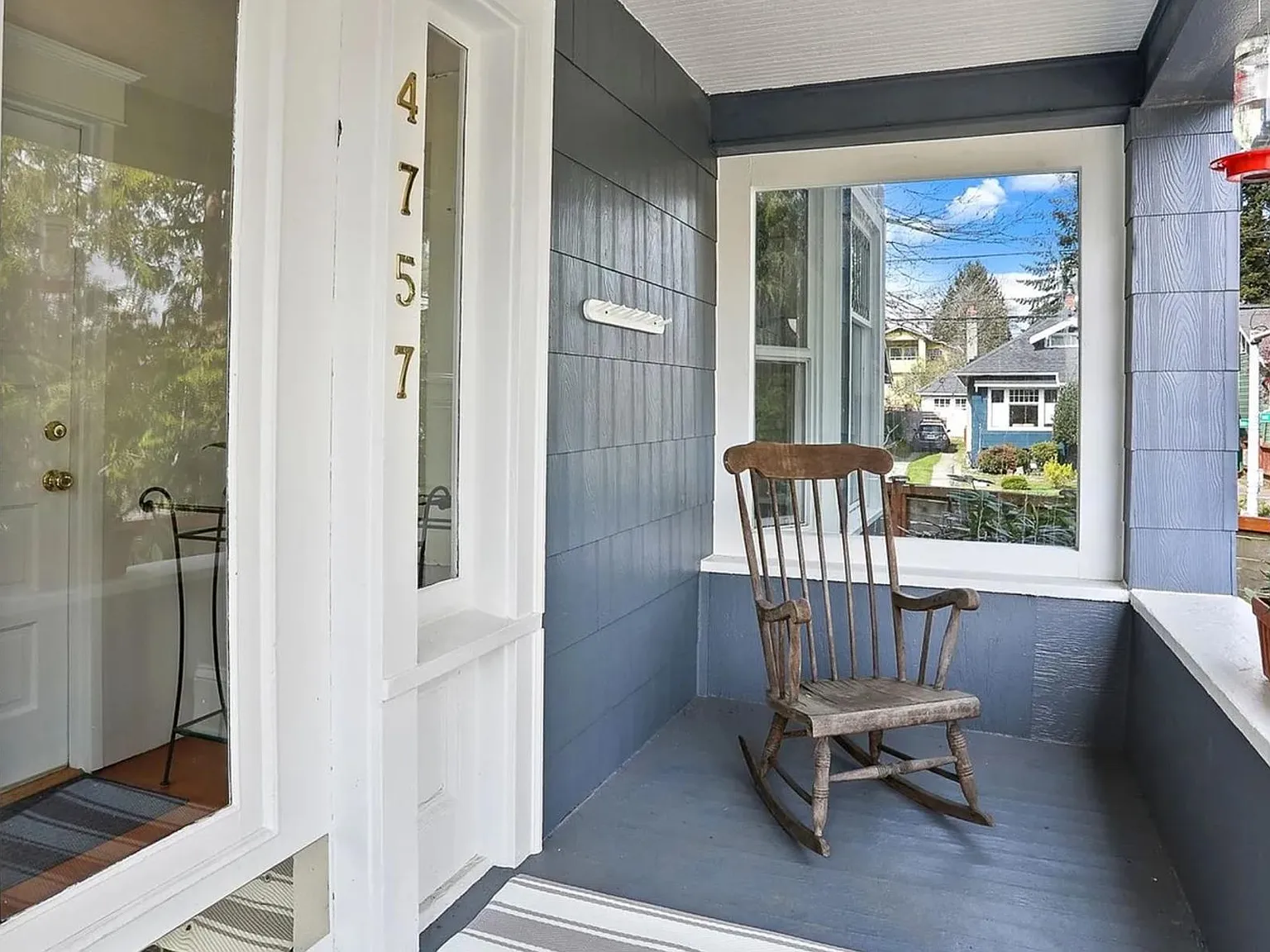 4757 Thackeray Pl NE — Photo 3
