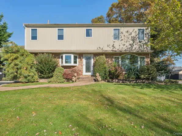 23 Windsor Street, Islip, NY 11751