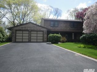 37 Sequoia Dr, Coram, NY 11727
