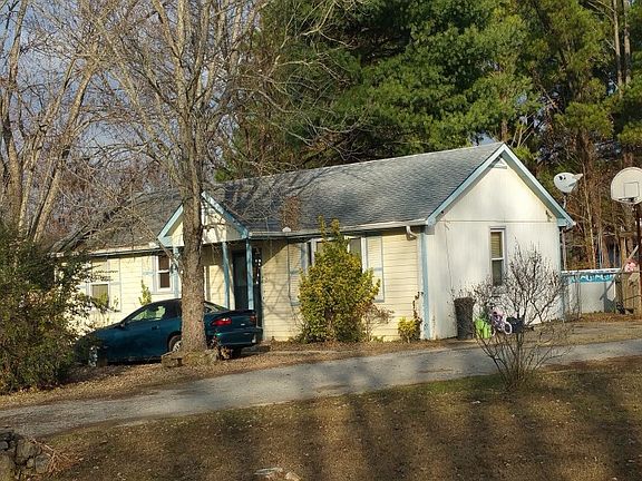 2nd image of 102 Manor Pl