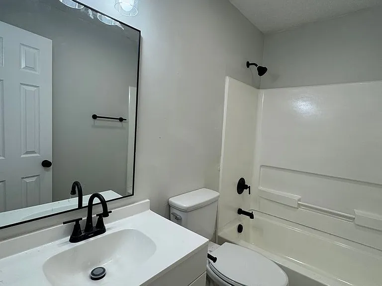 2109 Albany St — Photo 26