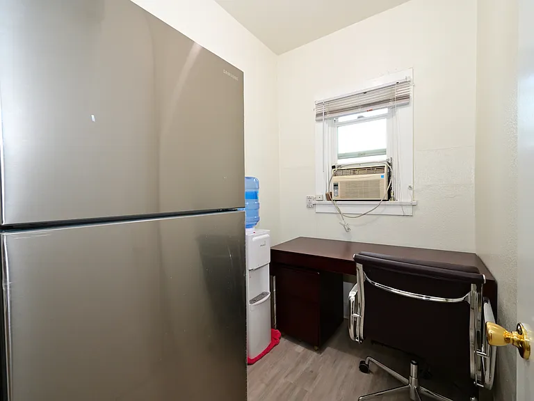 private office/den - any furniture can be removed