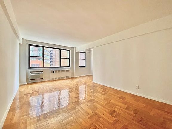 4th image of 250 E 39th St APT 2D