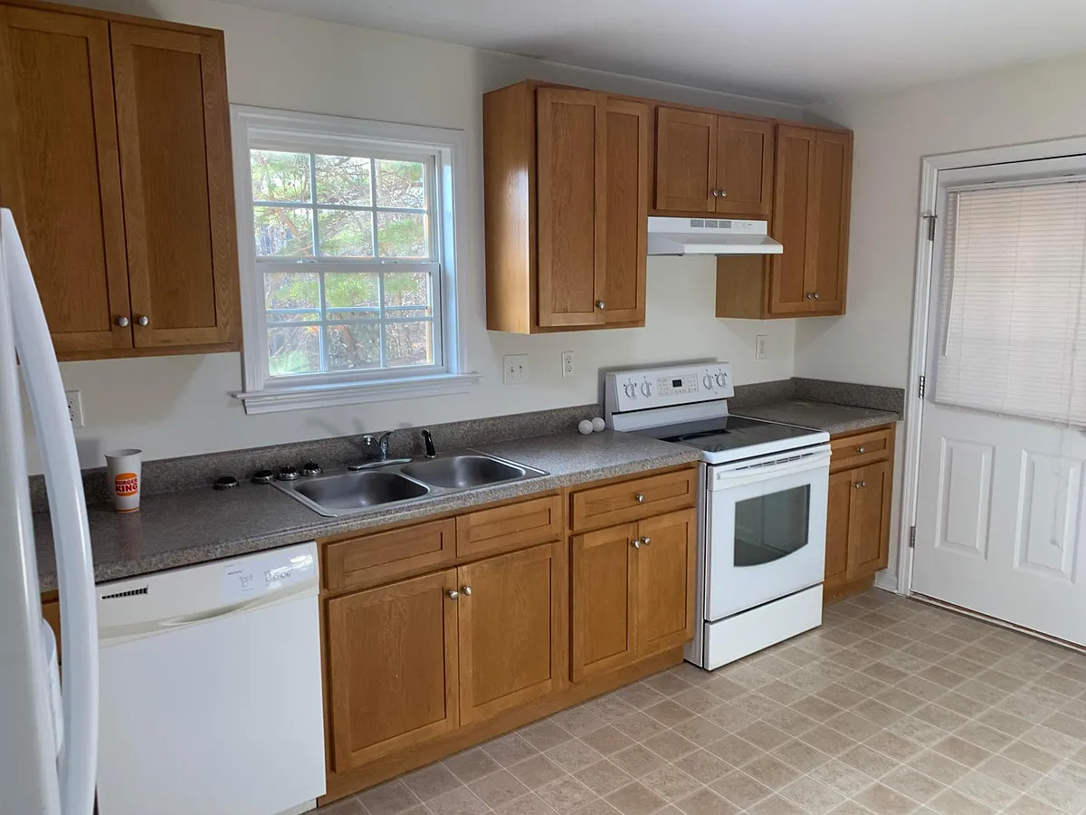 Building Photo - 526 Hidden Valley Dr