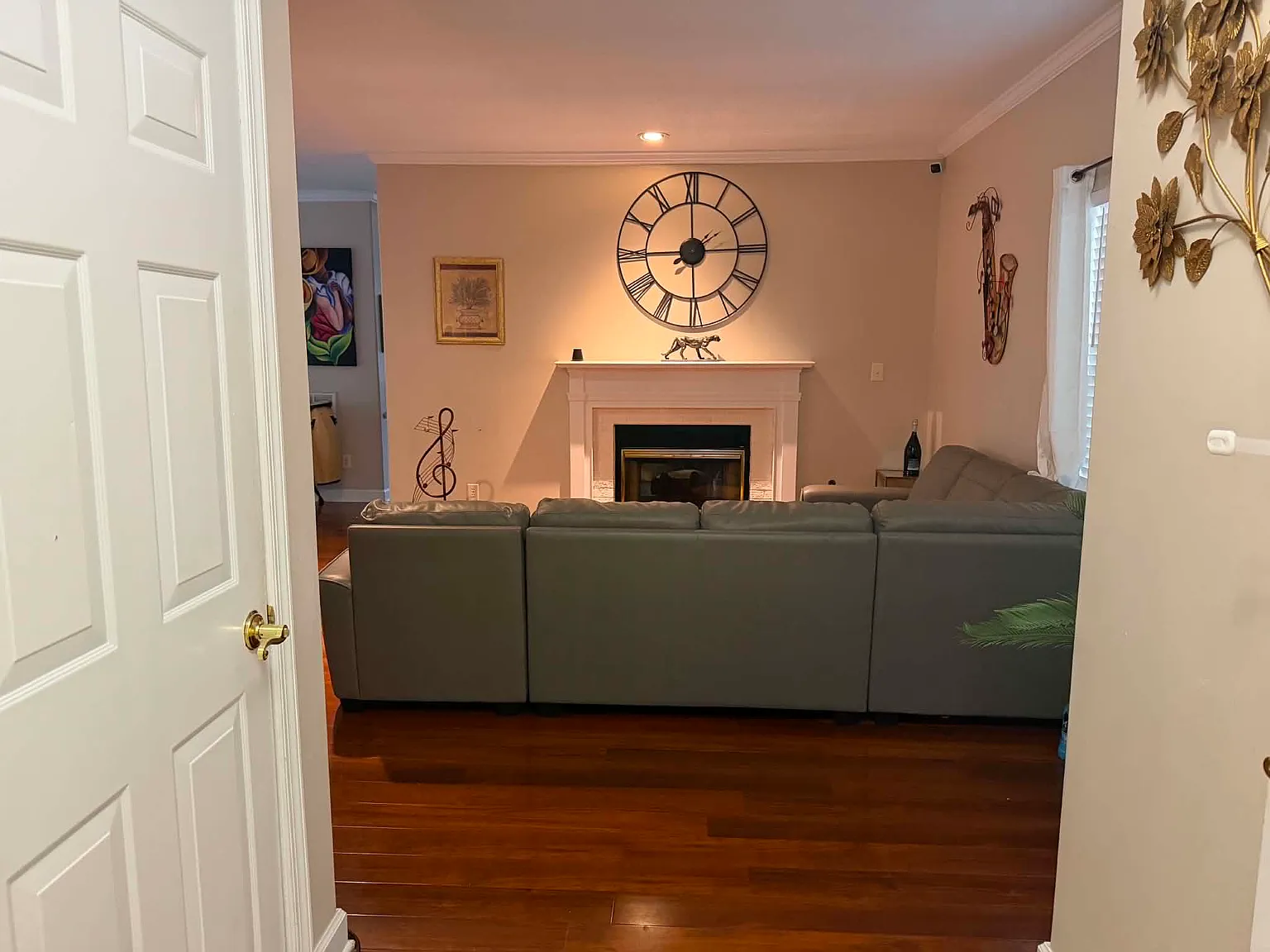 3 bed, 2.5 bath, 1939 sqft, $2,600 — Photo 2