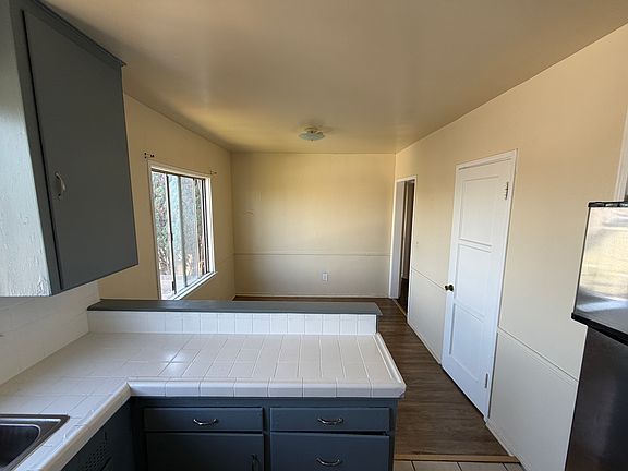 4th image of 547 E 223rd St APT B
