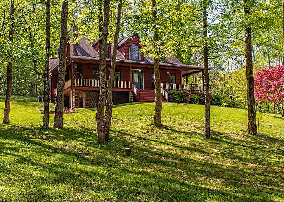 1st image of 233 Cross Creek Ln