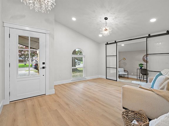 5th image of 6402 Fallbrook Dr