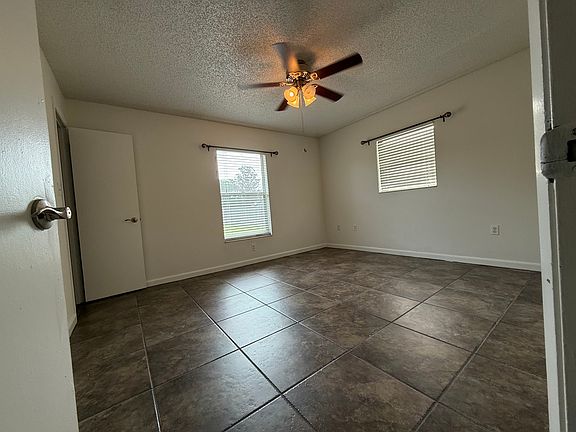 5th image of 36326 Stratford Ct