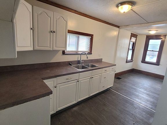 4th image of 2077 W 91st St