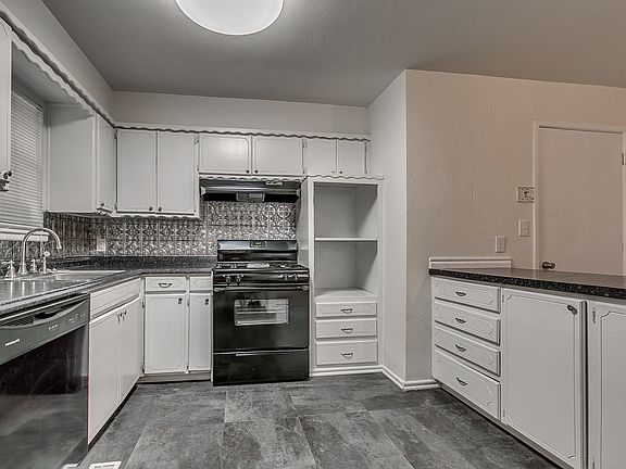 4th image of 1117 SW 65th St