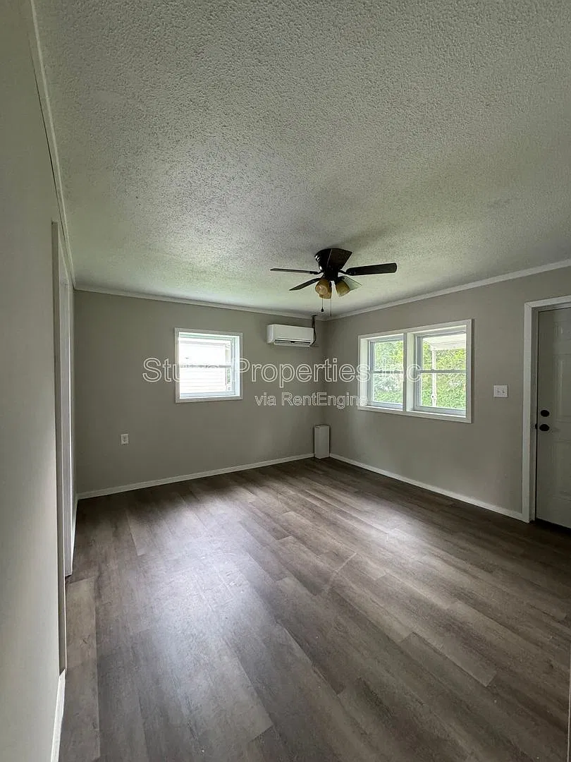 2 bed, 1.0 bath, $850 — Photo 2