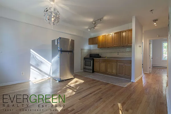 Rented by Evergreen Apartments BK | media 1