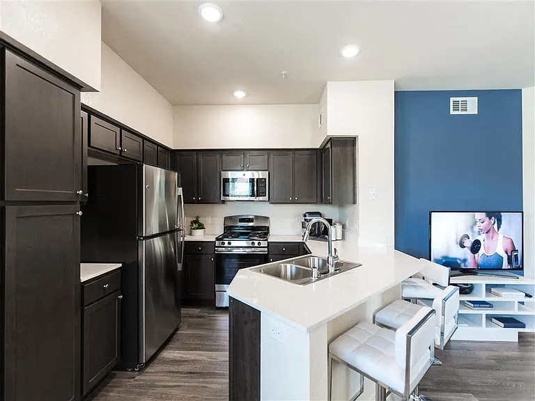 THE GALLERY APARTMENT HOMES — Photo 6