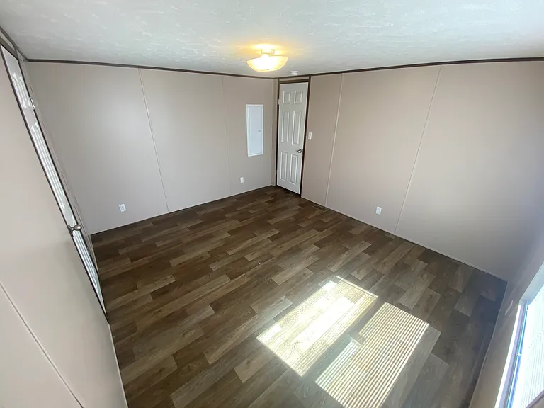 131 Eldridge Ln — Photo 8