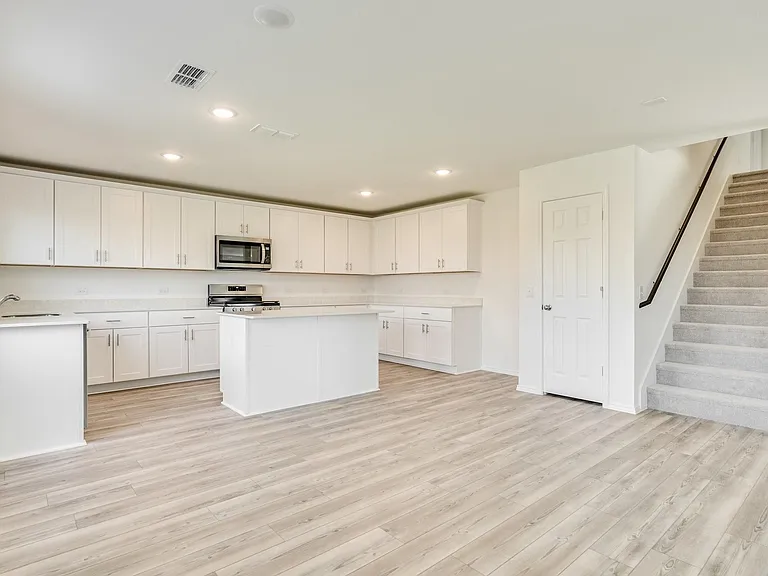 16025 Malaya St — Photo 39