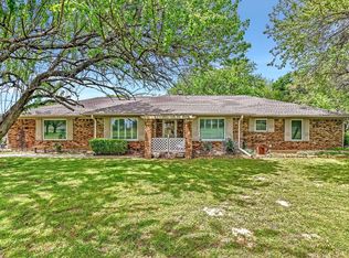 49 E Fox Creek Ln, Whitesboro, TX 76273