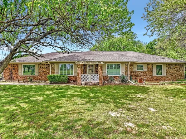 49 E Fox Creek Ln, Whitesboro, TX 76273