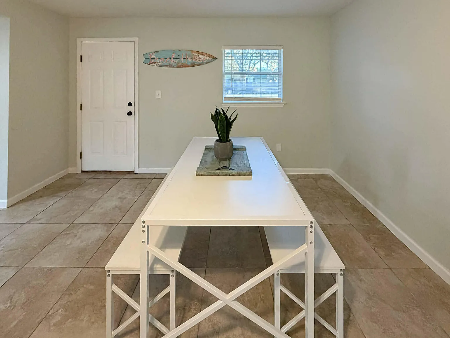 3 bed, 1200 sqft, $2,200 — Photo 2