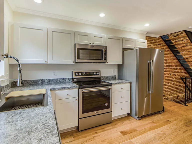 333 S Conkling St #A — Photo 7