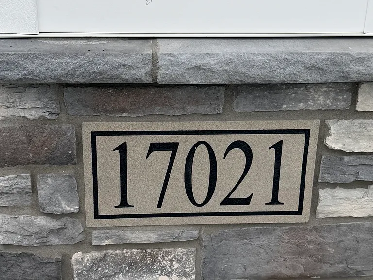 17021 Persimmon Ln — Photo 2