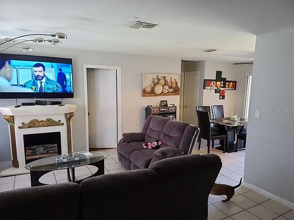 3rd image of 375 Dundee Dr #375