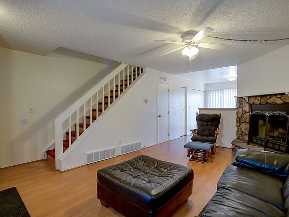5th image of 1964 Mineola St APT B