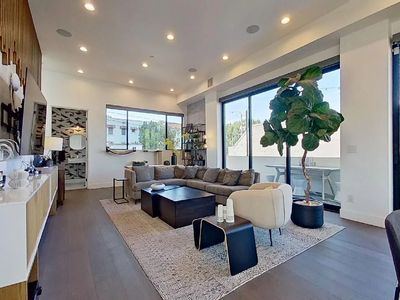 944 N Benton Way, Los Angeles, CA, 90026