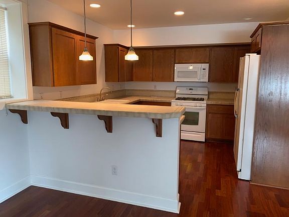 4th image of 14313 NE 23rd Ave #B